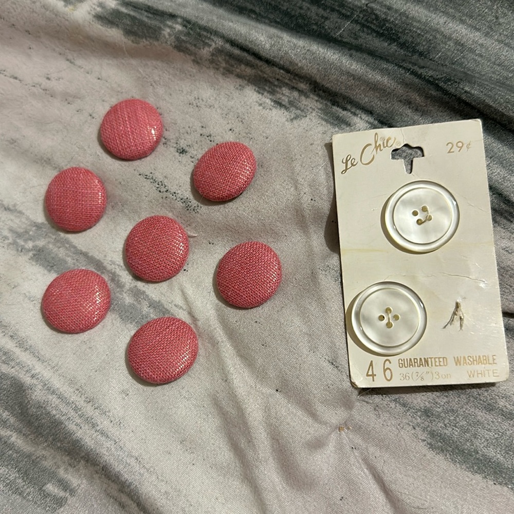 🌟🌟 Vintage button set, 7 pink fabric covered metal buttons 2 plastic pearl 🌟